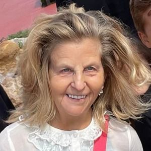 Meet your Posher, Esther